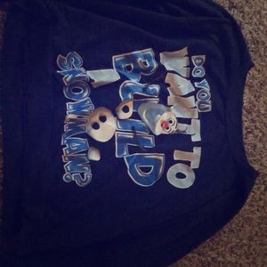 I’m selling a blue crop top